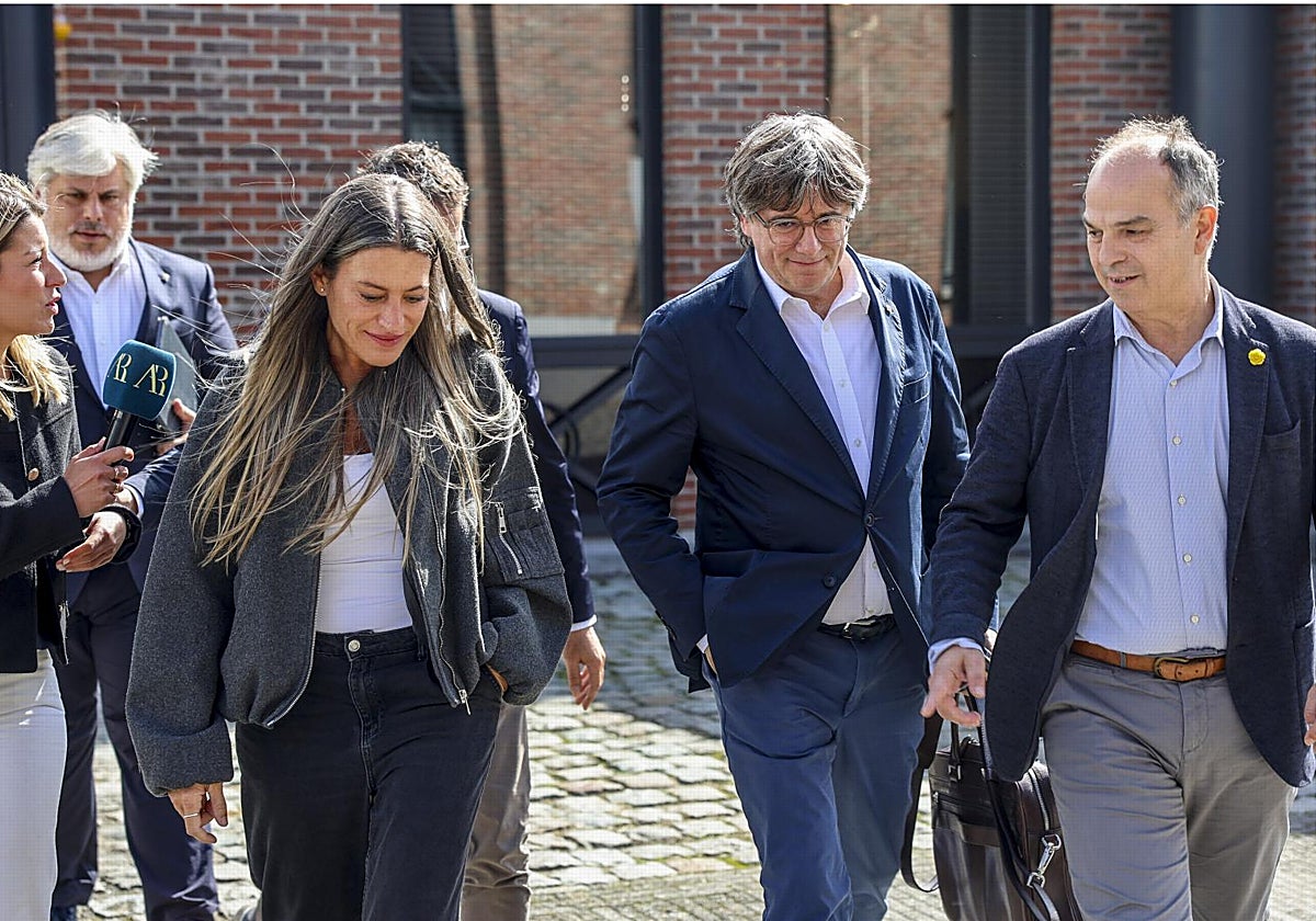 Nogueras, Puigdemont y Turull, antes de una reunión en Watrloo