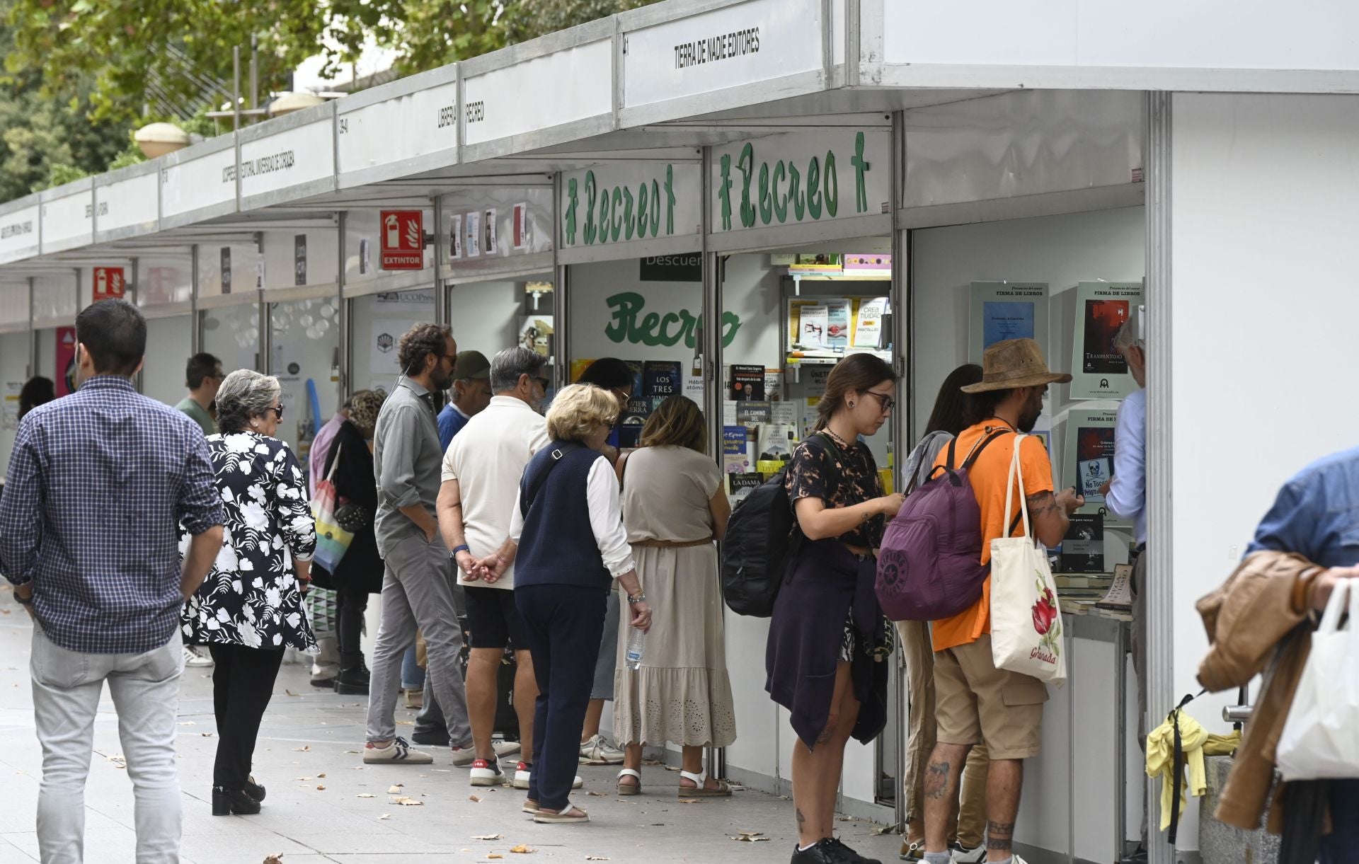 El animado ambiente durante el último día de la Feria del Libro de Córdoba, en imágenes