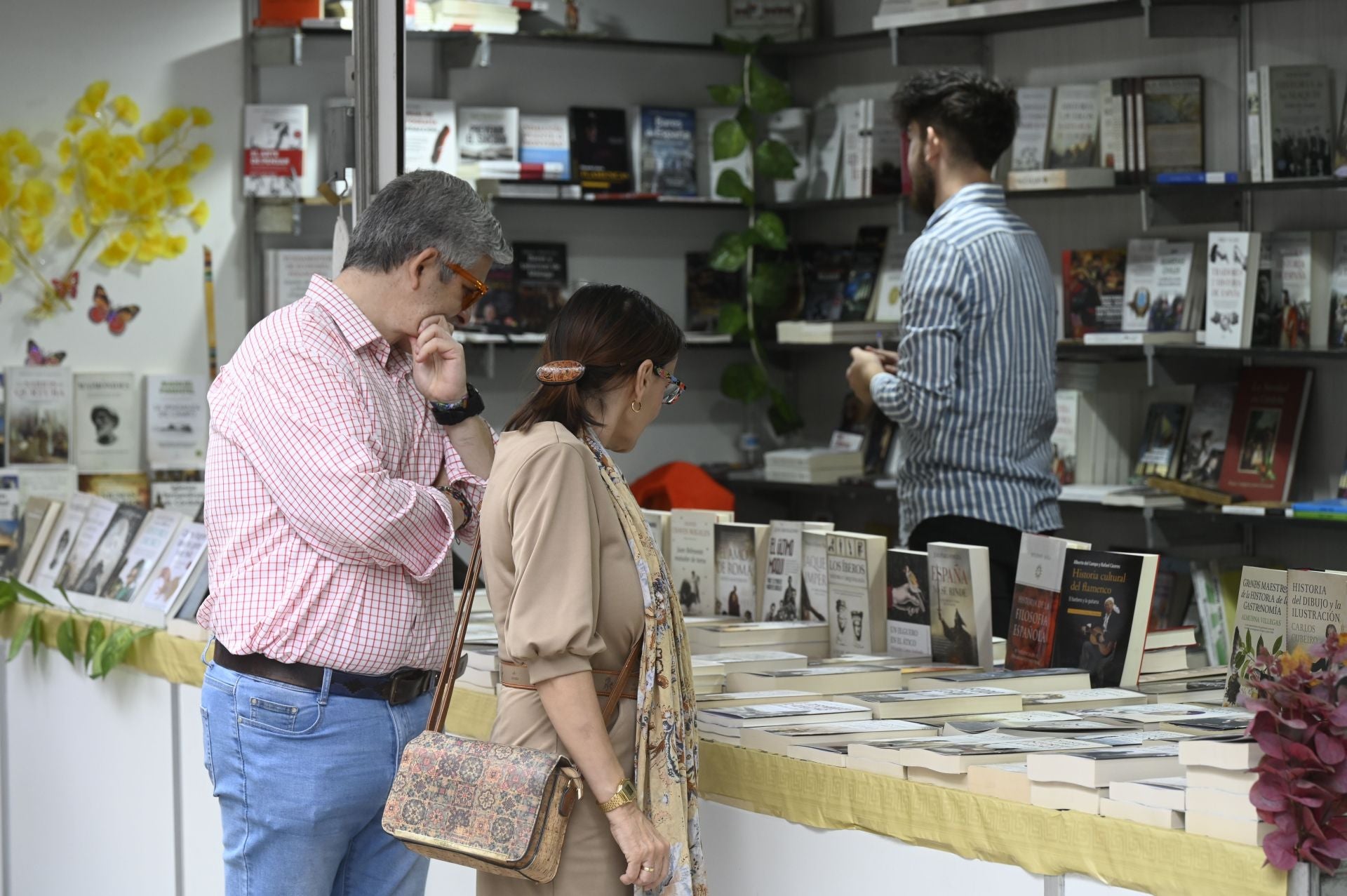 El animado ambiente durante el último día de la Feria del Libro de Córdoba, en imágenes