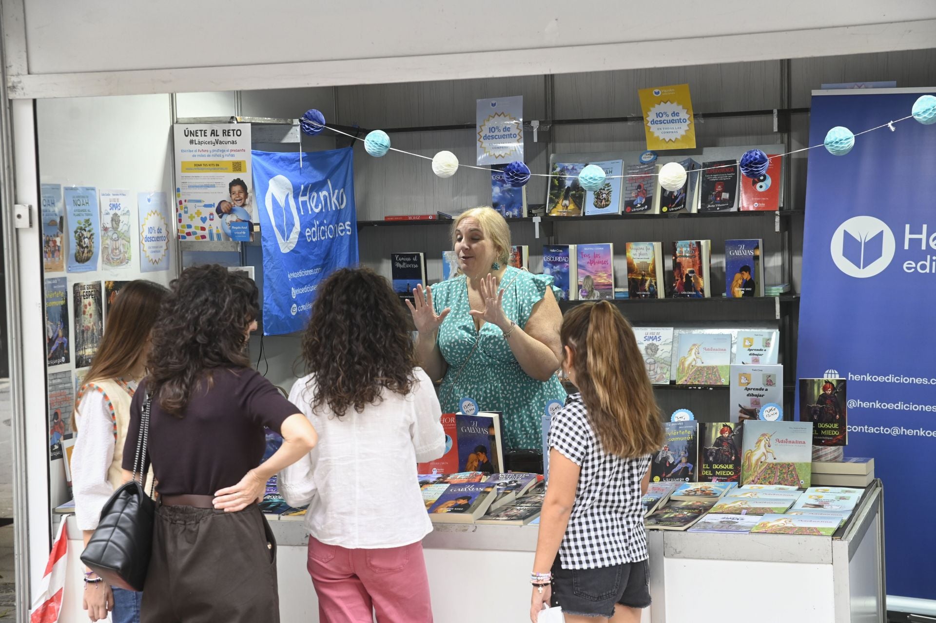 El animado ambiente durante el último día de la Feria del Libro de Córdoba, en imágenes