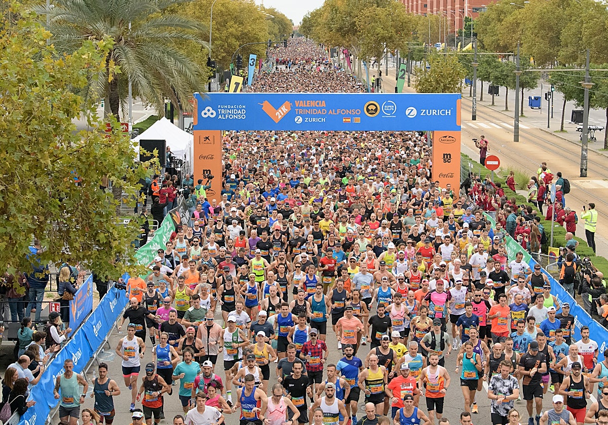 Imagen de la salida del Medio Maratón Valencia 2025