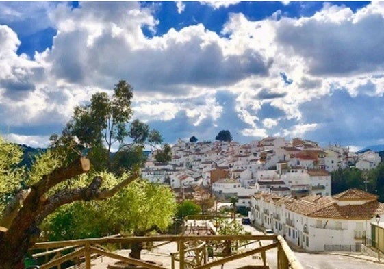 Hallan el cuerpo calcinado de un hombre en una finca en un pueblo de Cádiz