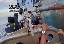 Se busca la estructura delictiva tras el mercante localizado en el Atlántico con 4 toneladas de cocaína