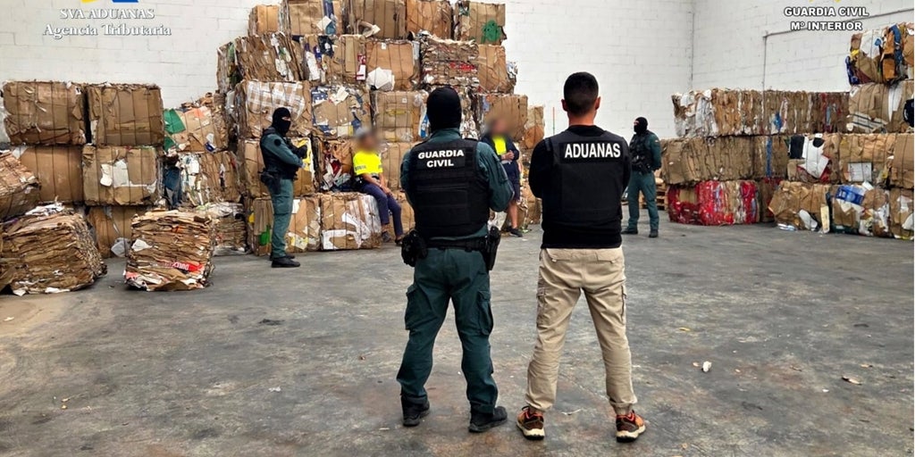 Intervienen en Granada un camión con más de tres toneladas de hachís camuflados entre cartones reciclados
