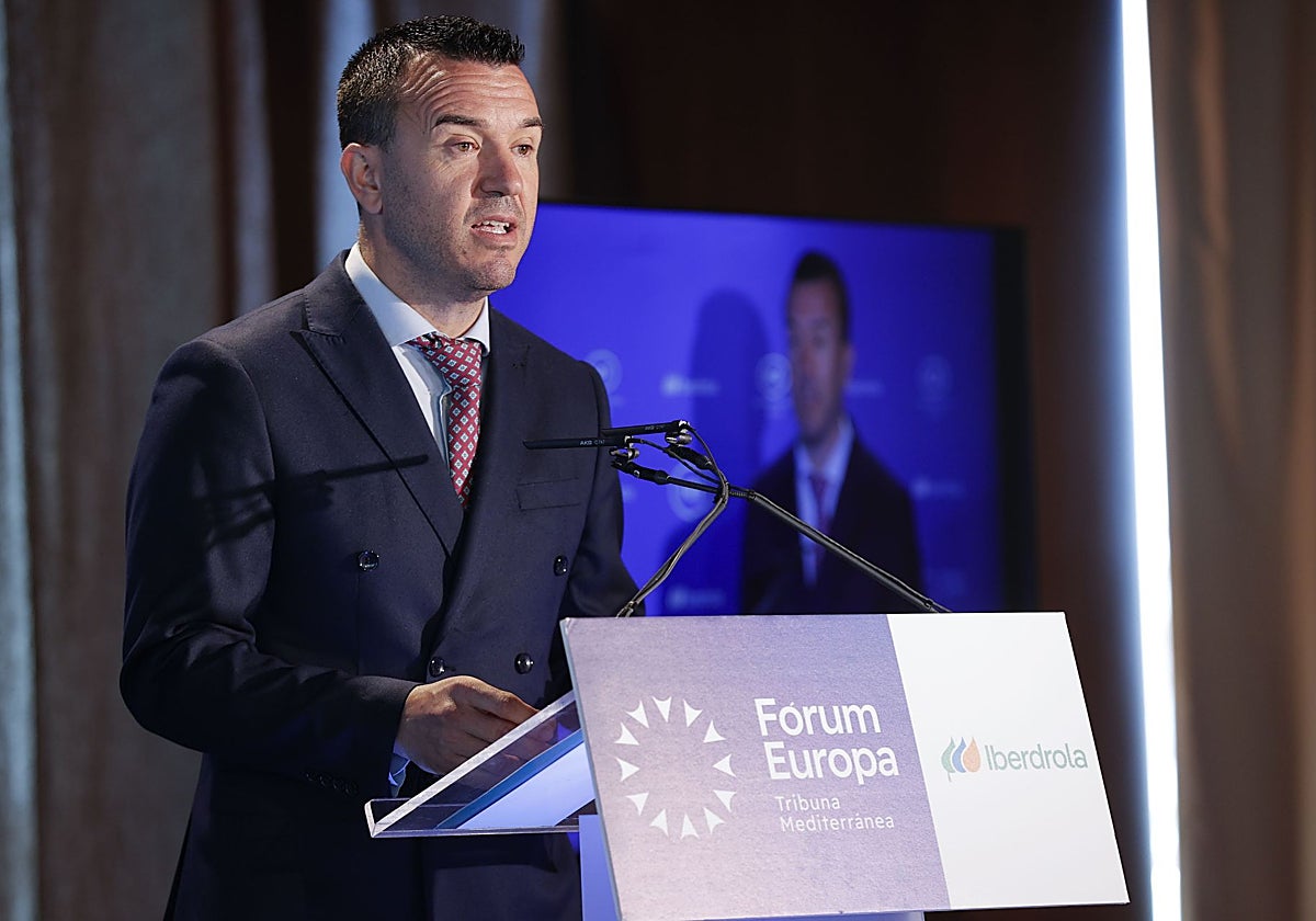 Imagen del presidente de la Diputación de Valencia, Vicent Mompó, este lunes durante un desayuno informativo