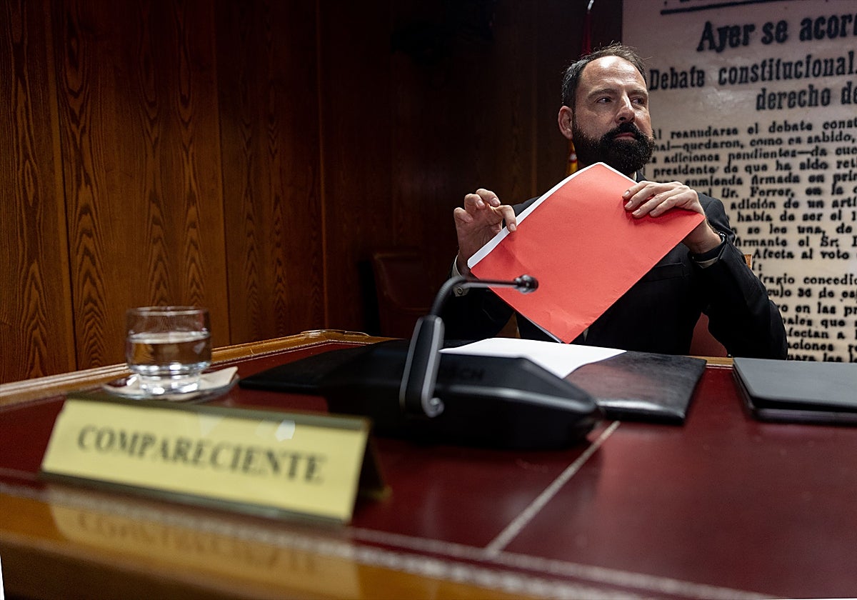 El exgerente del PSOE y la trabajadora de los sobres a Koldo y Ábalos  comparecen en el Supremo con la obligación de contestar