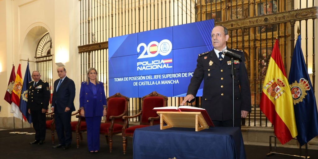 Francisco Herrero toma posesión como nuevo jefe superior de Policía en Castilla-La Mancha: «Un policía de raza con 44 años de servicio a España»
