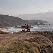 El banco más bonito del mundo se encuentra en Galicia sobre un acantilado y ofrece las mejores vistas al Atlántico