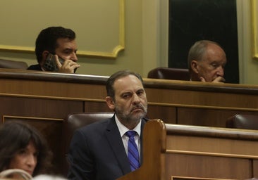 Ábalos pide a Transportes que certifique su uso de «folios» para acreditar que no eran billetes a lo que se refería