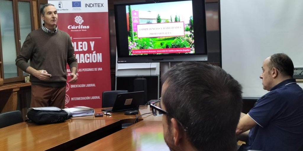 La UCLM y Cáritas Toledo colaboran en una microcredencial para mejorar la empleabilidad de personas desempleadas