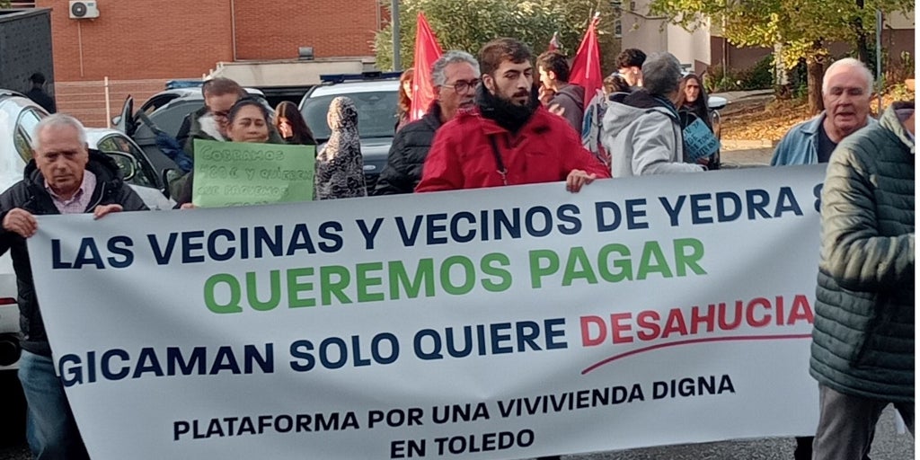 Los vecinos de Yedra 8, en pie de guerra contra los desahucios de Gicaman: «La solución nunca puede ser la fuerza»