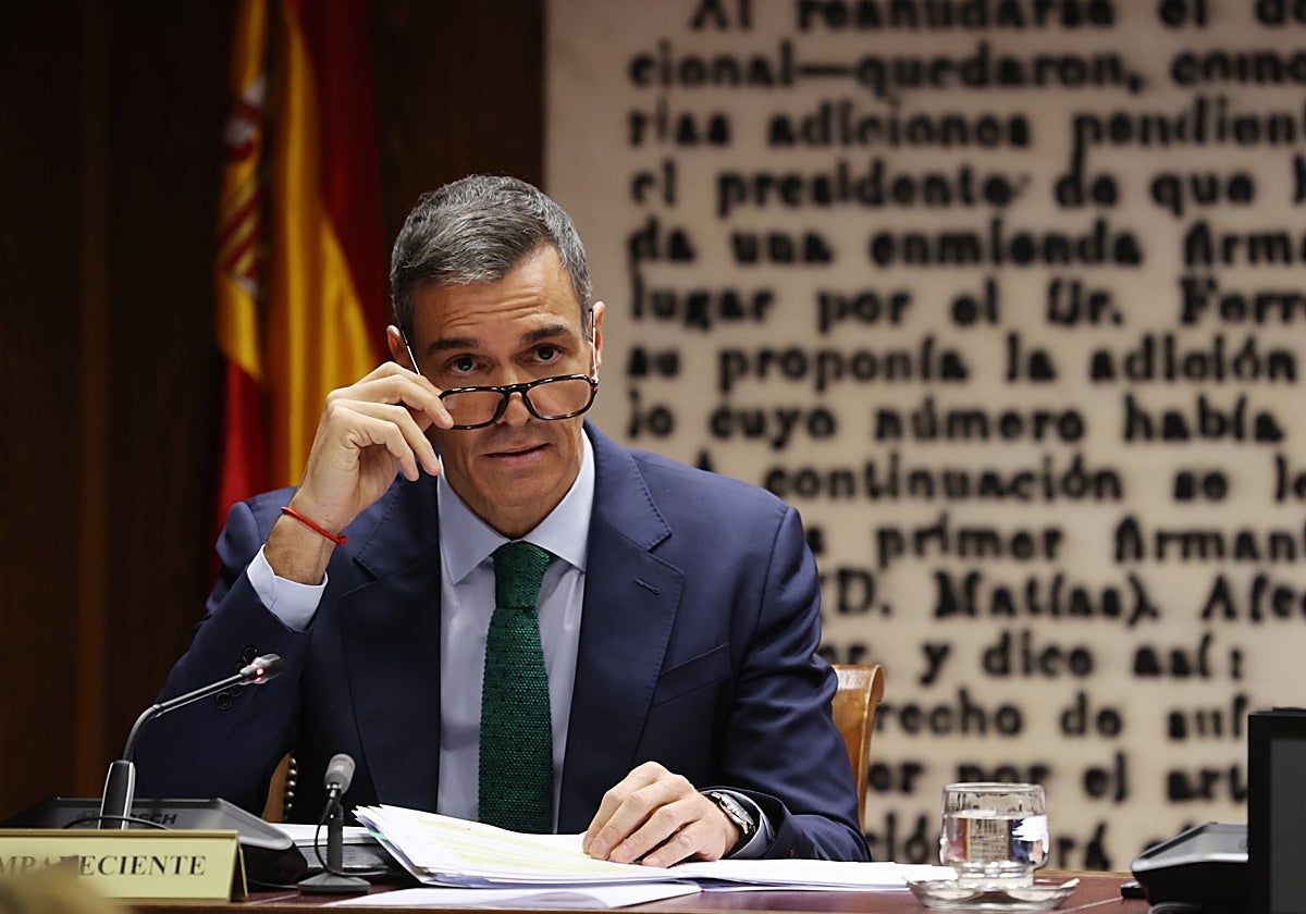 Sánchez se refugia en el «no me consta» en una sesión tensa y farragosa
