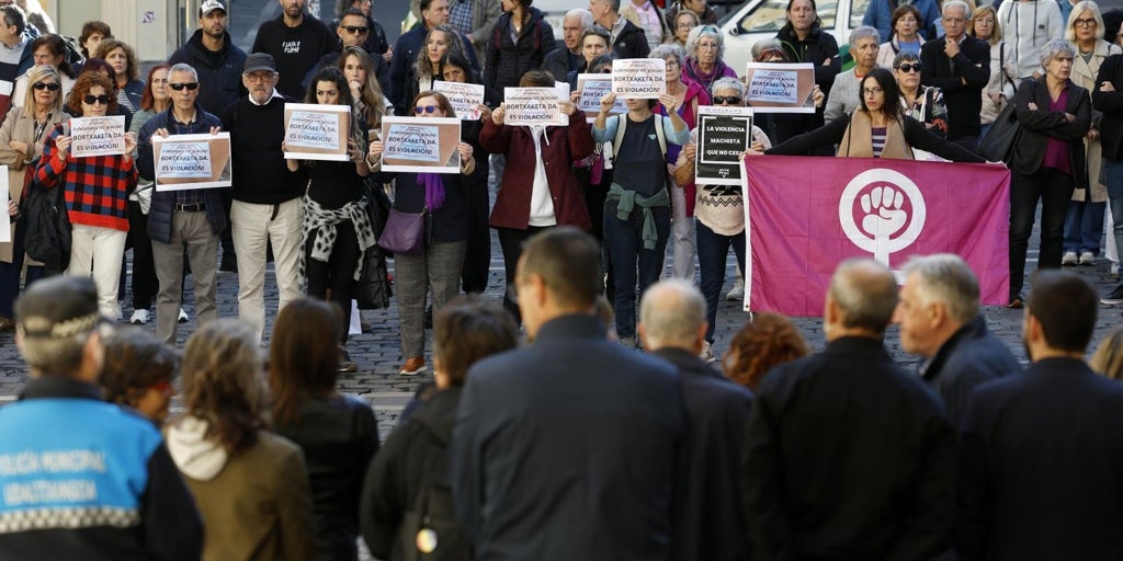 La juez envía a prisión a los detenidos de la nueva  manada  de Pamplona, que estaban en situación irregular