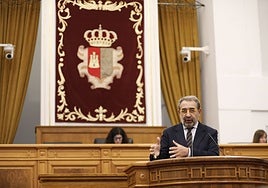 Sanz niega que el caso de los cribados en Talavera «sea un desastre» mientras PP y Vox piden su dimisión por su «negligencia»