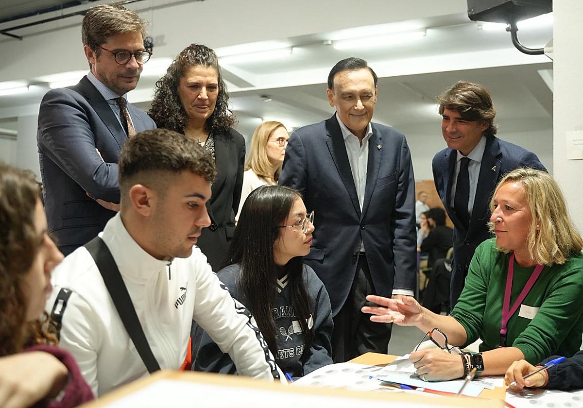 El consejero de Universidad, José Carlos Gómez Villamandos, en el 'hacketon' de Córdoba