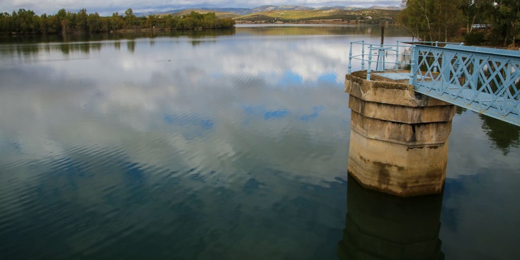 El Gobierno invierte más de 6 millones en la presa de Gasset (Ciudad Real) para reforzar su seguridad y renaturalizar el entorno