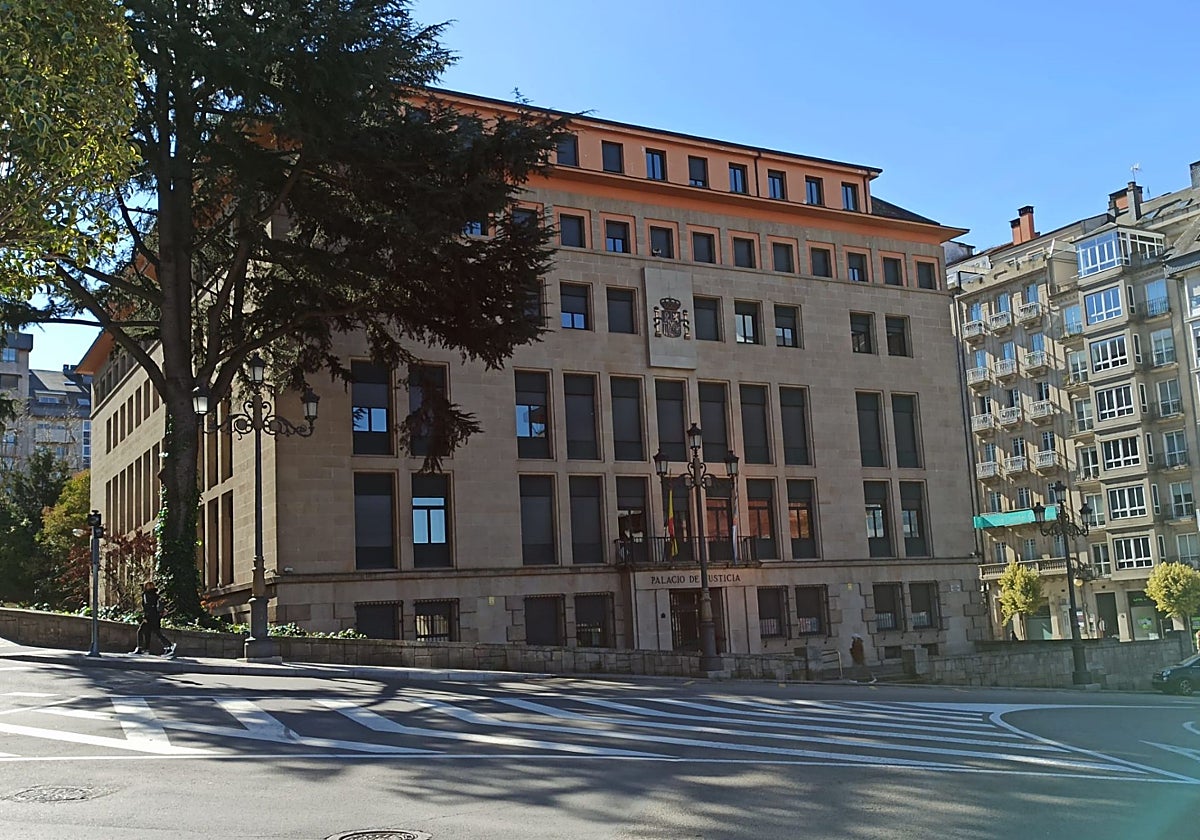 Exteriores de la Audiencia de Orense