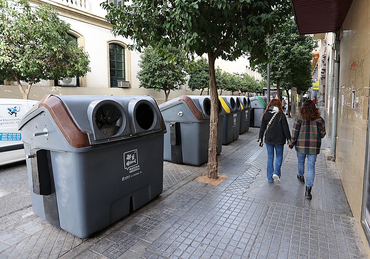 Contenedores en la calle Claudio Marcelo de Córdoba