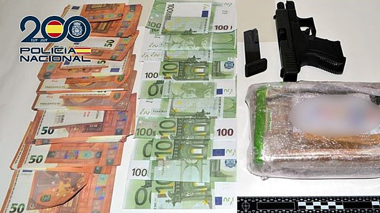 Trata de engañar a un traficante con 27.000 euros falsos para comprar cocaína y acaban ambos detenidos