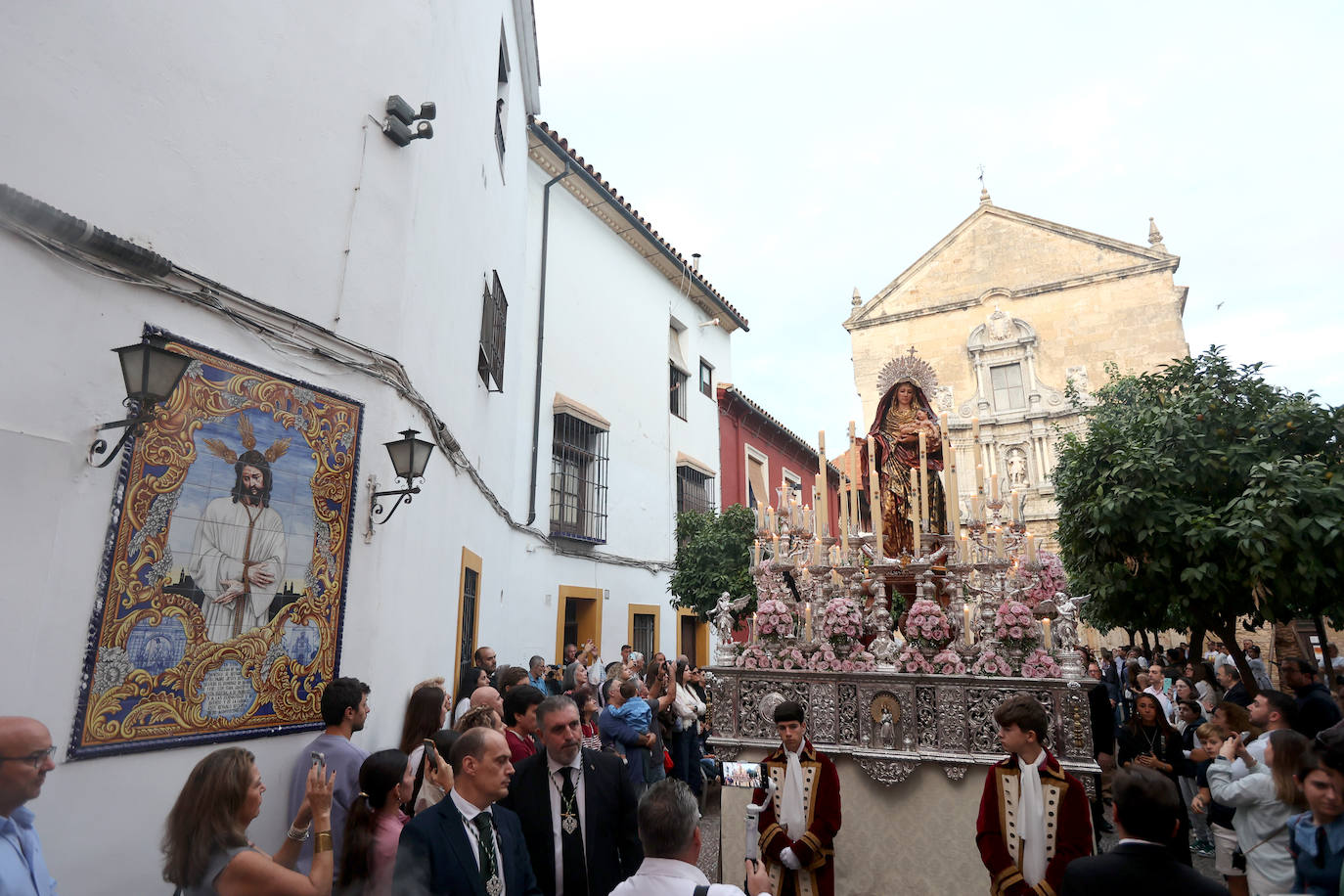 La procesión de la Virgen del Amparo en Córdoba, en imágenes