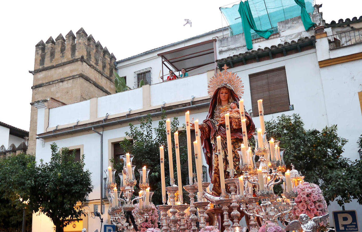 La procesión de la Virgen del Amparo en Córdoba, en imágenes