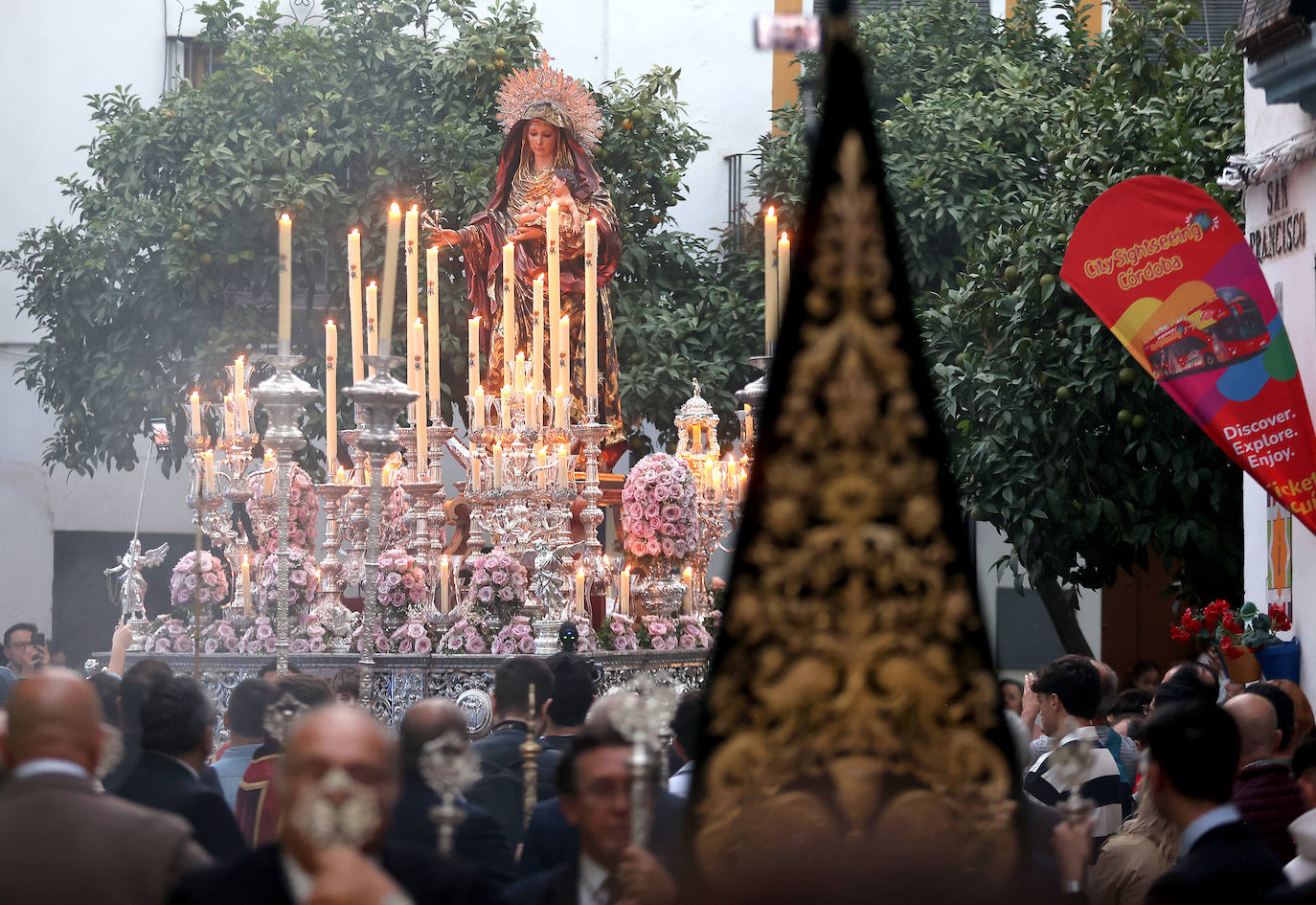 La procesión de la Virgen del Amparo en Córdoba, en imágenes