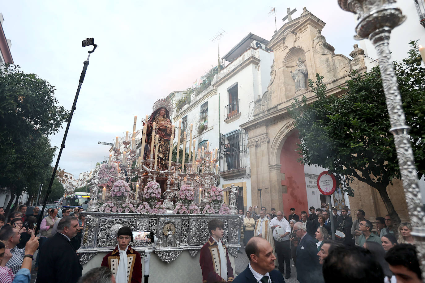 La procesión de la Virgen del Amparo en Córdoba, en imágenes