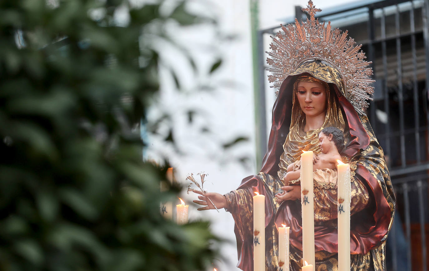 La procesión de la Virgen del Amparo en Córdoba, en imágenes