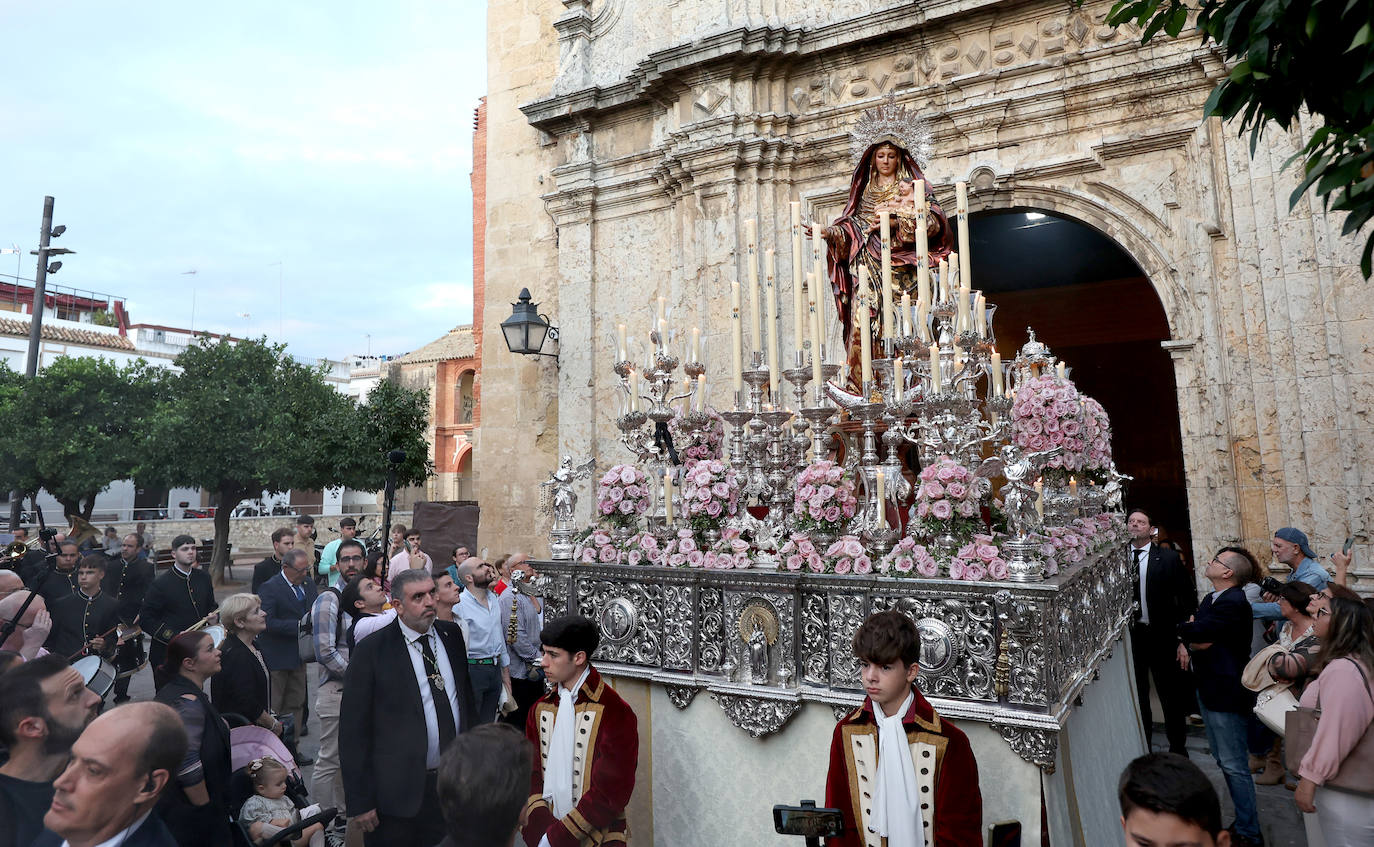 La procesión de la Virgen del Amparo en Córdoba, en imágenes