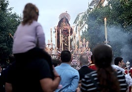 La procesión de la Virgen del Amparo en Córdoba, en imágenes