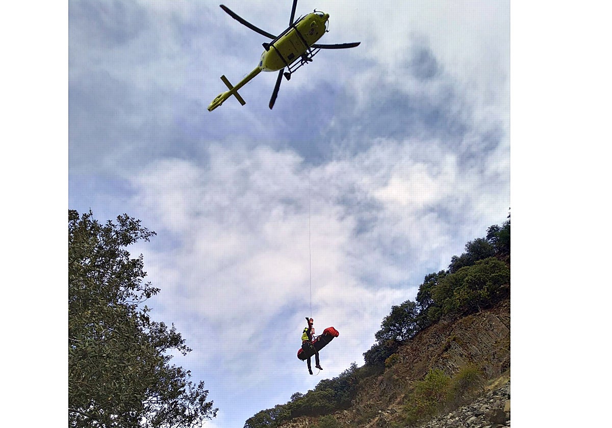 Rescate del cuerpo del joven corredor fallecido