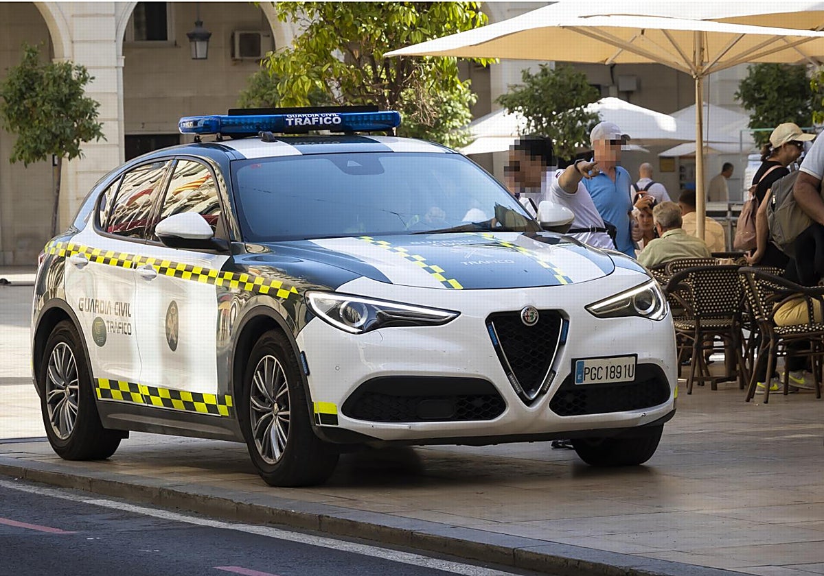 Un coche patrulla de la Guardia Civil de Alicante