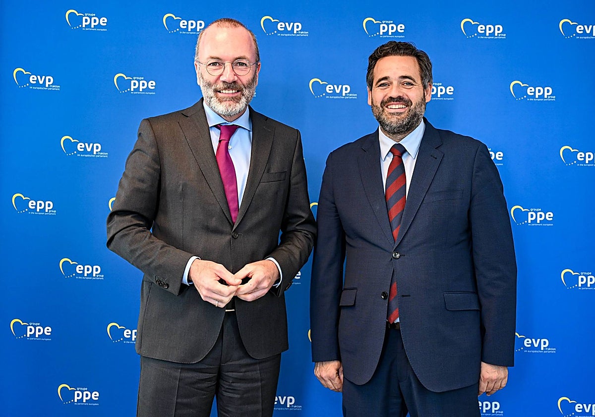 El presidente regional del PP, Paco Núñez, se ha reunido en Bruselas  con el presidente del Partido Popular Europeo, Manfred Webber