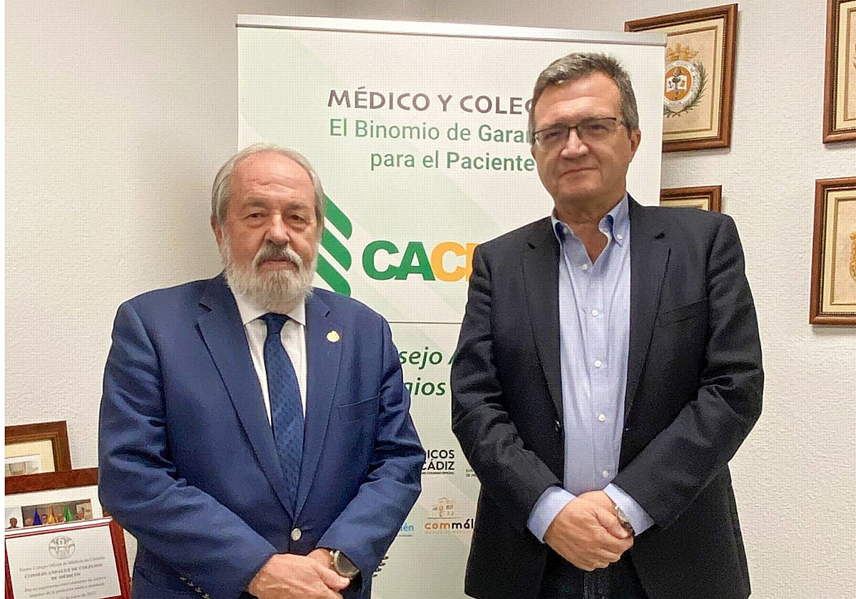 Alfonso Carmona, presidente del Consejo Andaluz de Colegios de Médicos, y Rafael Ojeda, presidente del Sindicato Médico Andaluz