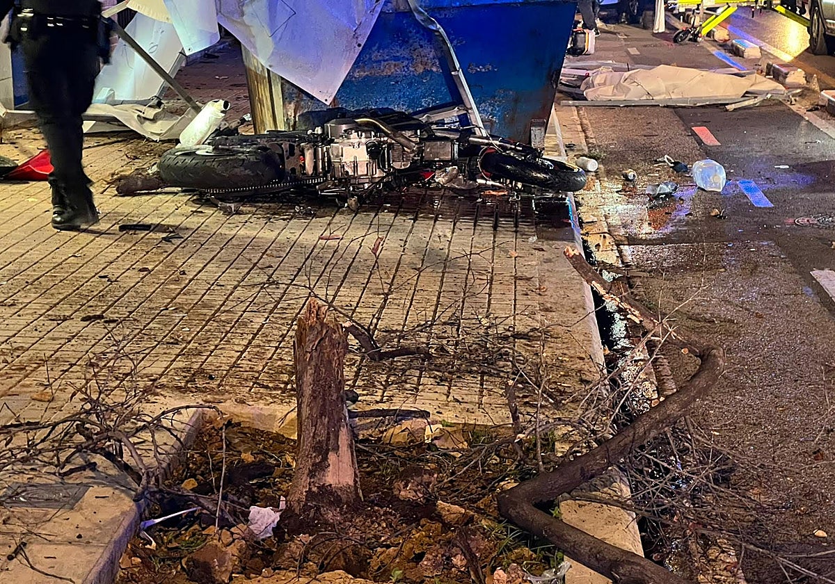 Imagen de la motocicleta después del grave accidente acontecido este martes por la noche en Valencia