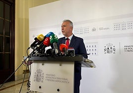 El expresidente de Canarias usó la excusa de la emergencia en el 75% de su mandato