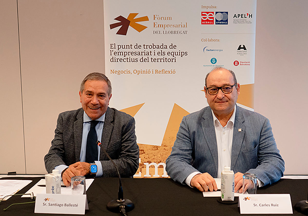 De izquierda a derecha, Santiago Ballesté, presidente de la patronal AEBALL, y Carles Ruiz, presidnete de Ferrocarrils de la Generalitat de Catalunya, este jueves en l'Hospitalet