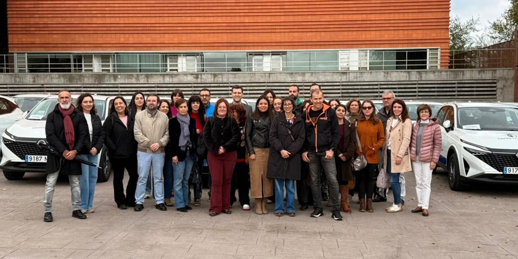 Castilla-La Mancha renueva su flota de vehículos con 24 híbridos para mejorar los servicios sociales en toda la región