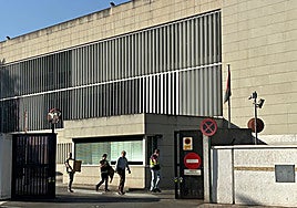 La Justicia ve un «grupo criminal» con 43 implicados en el presunto amaño de exámenes en la Policía Local de Granada