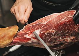 Un 'Túnel del Jamón' con 10 degustaciones: así es la Feria del Jamón de Villanueva de Córdoba