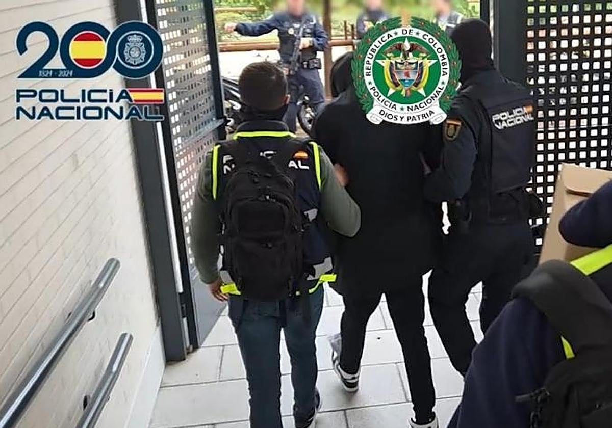 El momento de la detención, en operación conjunta entre la Policía Nacional y la Policía de Colombia