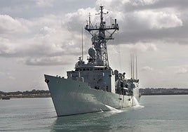 La fragata española 'Victoria' libera un buque mercante secuestrado por piratas somalíes