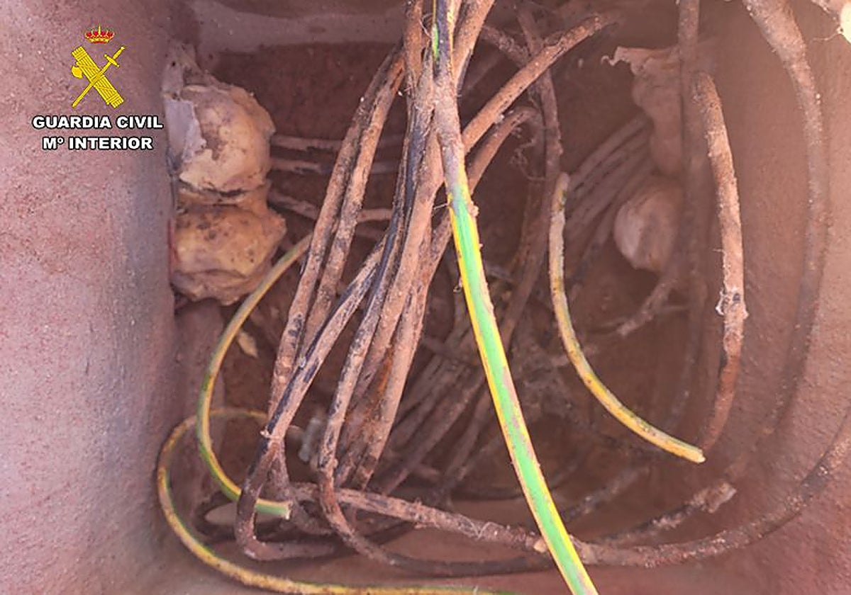 El detenido se apropió de 2.000 metros de cable de cobre y de unos 40 litros e combustible