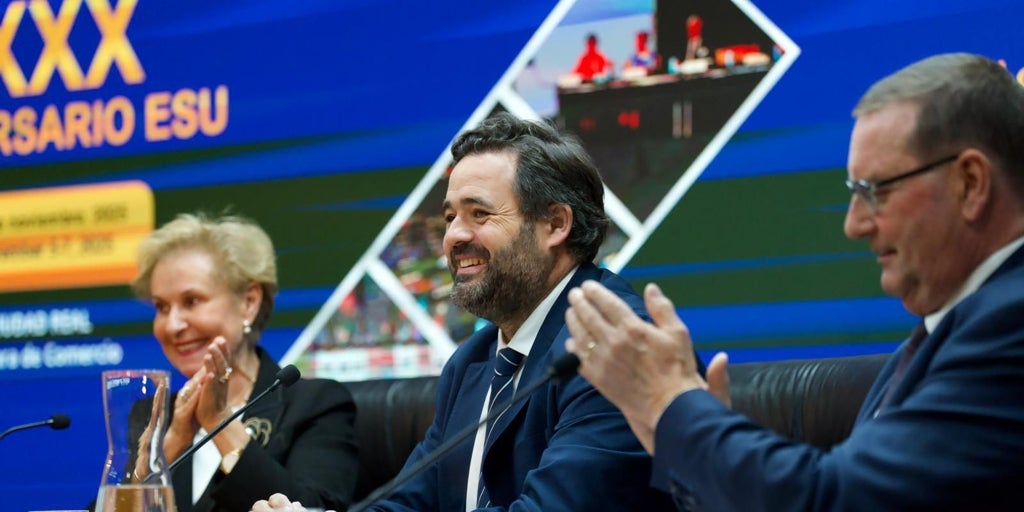 Núñez alerta de que Castilla-La Mancha envejece más rápido que la media nacional y pide reforzar los servicios básicos en el mundo rural