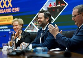 Núñez alerta de que Castilla-La Mancha envejece más rápido que la media nacional y pide reforzar los servicios básicos en el mundo rural