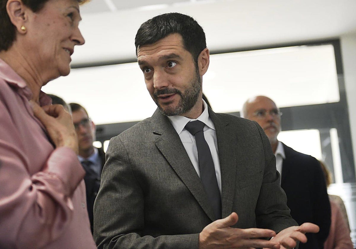 Bustinduy durante su visita a La Roda (Albacete)