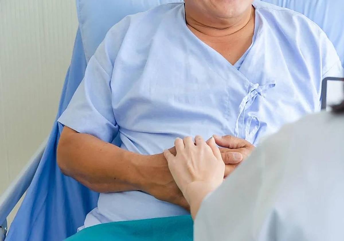 Atención médica en una consulta, en una imagen de archivo