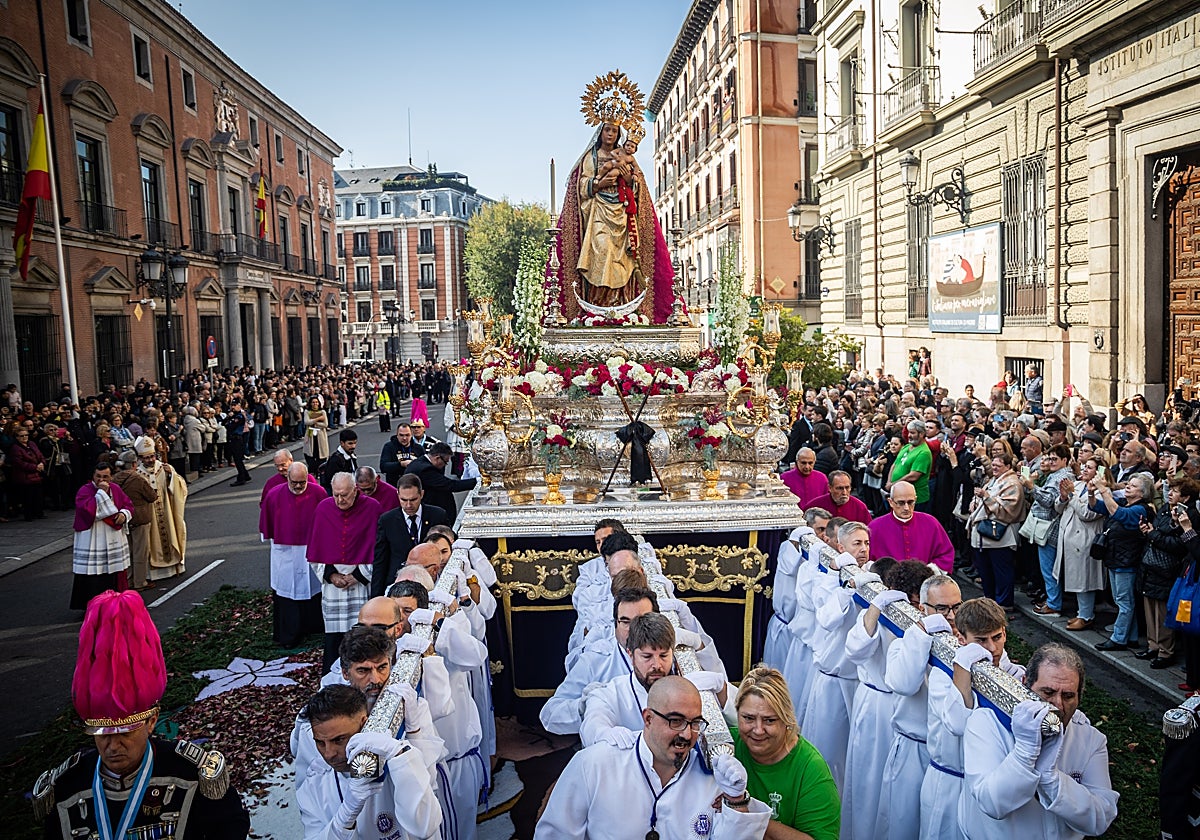 Imagen de la procesión de la Virgen de la Almudena, en 2024