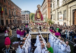 Figuras políticas, dulces y bailes castizos para celebrar el día de la Virgen de la Almudena