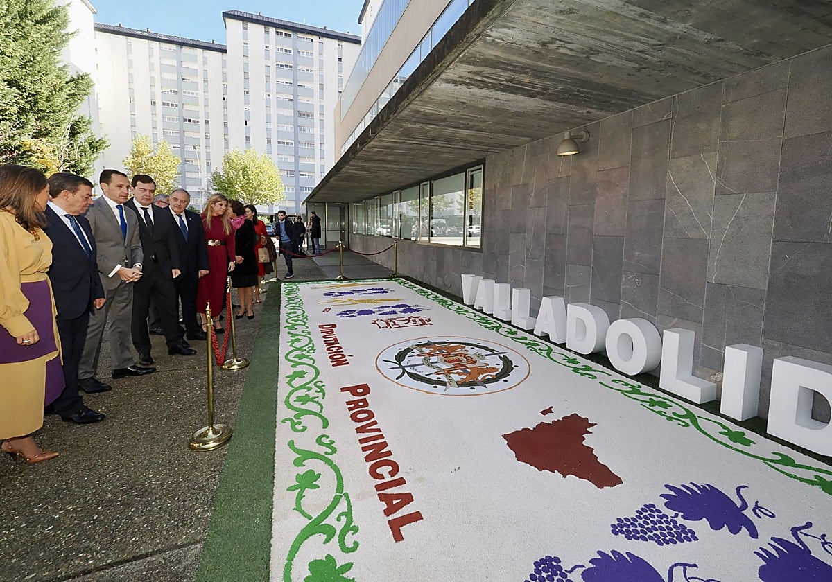 Mañueco e Íscar, junto a otras autoridades, en el acto del Día de la Provincia de Valladolid